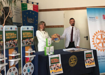 Il Rotary Club di Catanzaro dona erogatori e termoscanner anti Covid-19 a due istituti scolastici cittadini