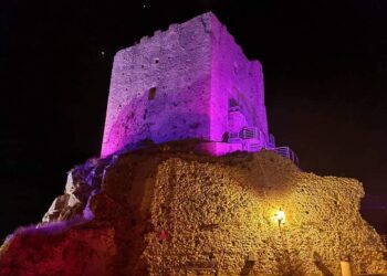 Belcastro, il Castello Normanno si colora di rosa contro il cancro