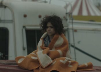 L’inverno dei giostrai e un bambino che recita vivendo