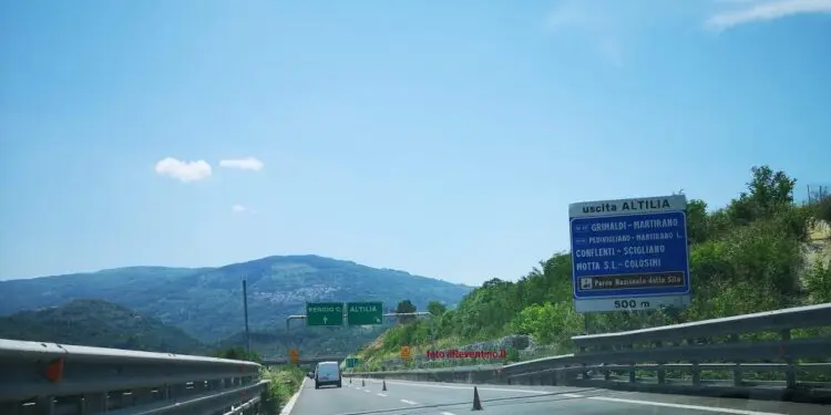 A2 Autostrada del Mediterraneo, chiusa rampa per lavori svincolo Altilia-Grimaldi
