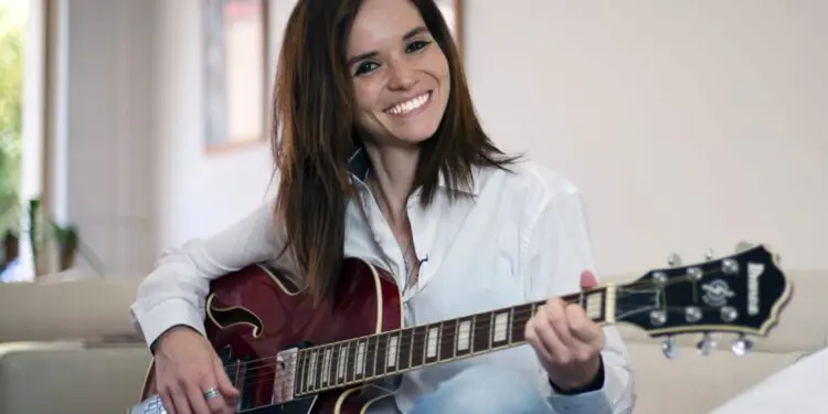 “Non mi fai paura”, il debutto musicale della decollaturese Valentina Sacco (VIDEO)