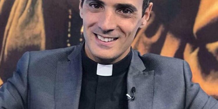 Simeri Crichi, primo ebook per don Francesco Cristofaro: pubblicato “Aiutami a credere”