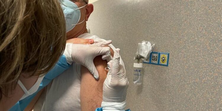 Vaccinati 30 addetti del presidio ospedaliero unico Lamezia, Soverato e Soveria Mannelli