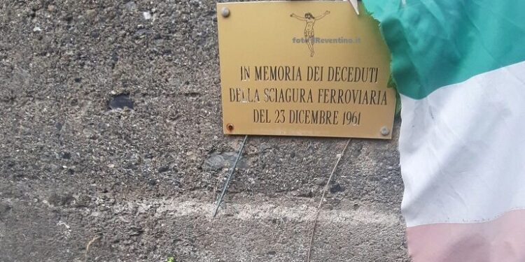 “Sotto la curva del cielo” commemorati a Catanzaro #iragazzidellafiumarella
