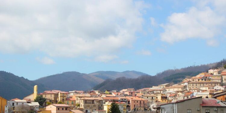 Cerva, quattro nuovi nati in due mesi: il primo cittadino Fabrizio Rizzuti si complimenta con le neomamme