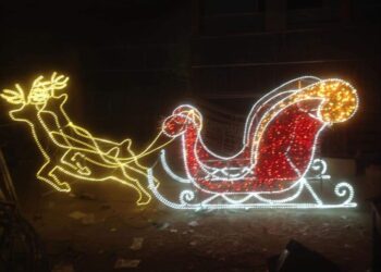 Sellia, luminarie artistiche grazie a donazione: anonimo benefattore pagherà luci e musica