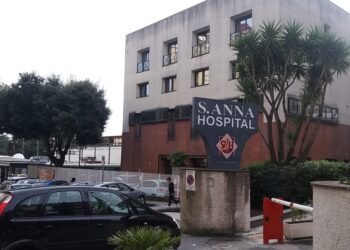 Dipendenti S. Anna Hospital scendono in piazza. Presidio a serio rischio chiusura