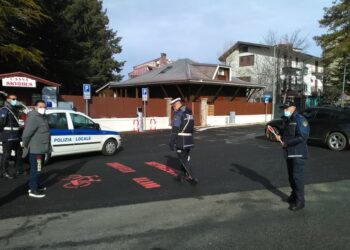 Controlli della polizia municipale a Camigliatello Silano / Diversi agenti impiegati sul territorio