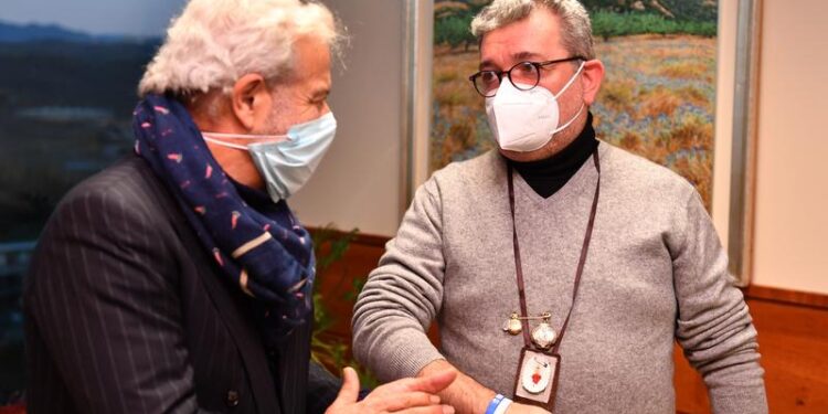 Vaccini, Spirlì al finaco di Longo: “Difensore accanito di medici e personale sanitario”