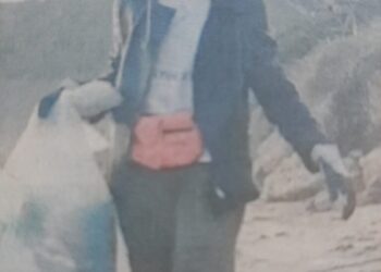 Isola Capo Rizzuto, ripulisce la spiaggia di Le Castella