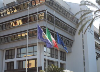 Attentato in Congo, a Palazzo Campanella bandiere a mezz’asta