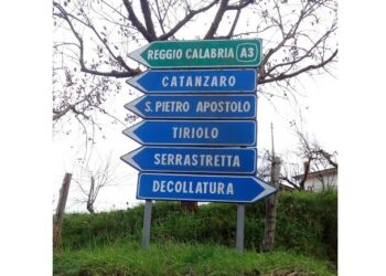 Strada SS 19 chiusa, riunione dei sindaci al Comune di San Pietro Apostolo