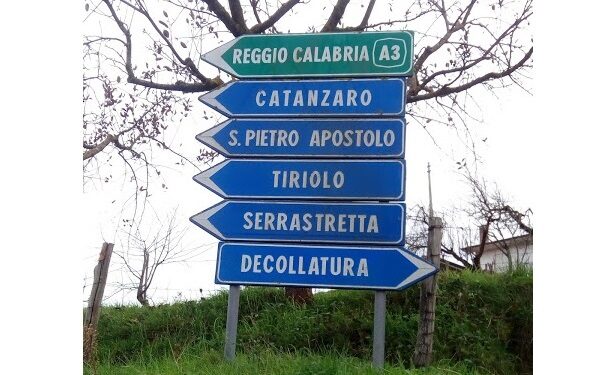 Strada SS 19 chiusa, riunione dei sindaci al Comune di San Pietro Apostolo