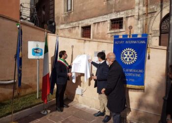 Mendicino (CS) comune cardioprotetto, donato dal Rotary il primo di 4 defibrillatori