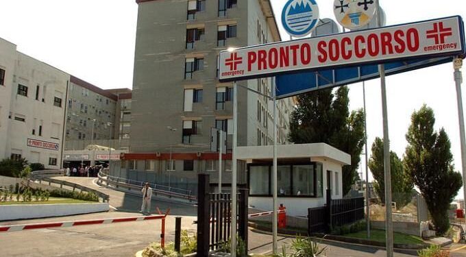 Medici 118 in protesta davanti alla Prefettura di Catanzaro. Chiedono indennità non erogata da 2 anni