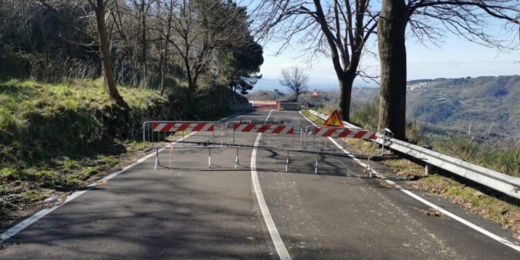 Tiriolo chiusa al traffico la SS 19 delle Calabrie a seguito della caduta massi