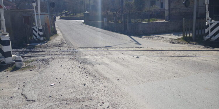 Decollatura, passaggio a livello di Cerrisi: Lista Unica segnala difficoltà al transito