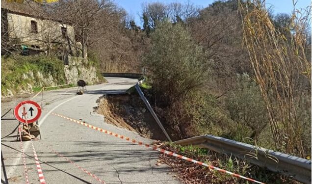 Martirano Lombardo, una frana e il blocco del transito provoca disagi ai cittadini