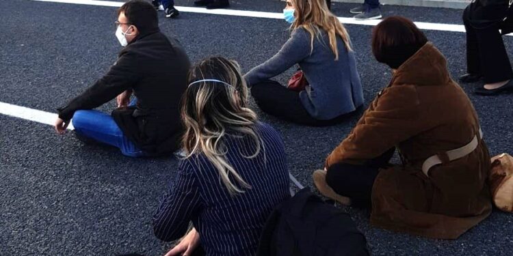 Comitato Precari Legge 12 protestano e rilevano: “siamo onesti lavoratori”