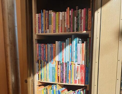 San Mango d’Aquino: una vecchia cabina telefonica diventa biblioteca