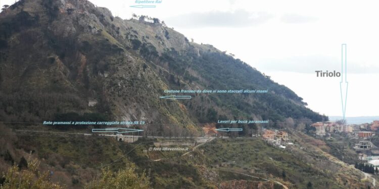 Tiriolo, in foto i luoghi della frana sul tratto stradale della SS 19 delle Calabrie