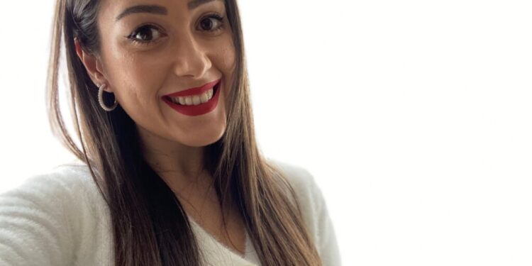 “Come un girasole”: il libro d’esordio della scrittrice calabrese Sara Felice