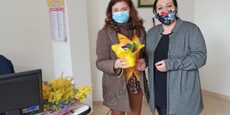 Pentone, una mimosa per ogni donna