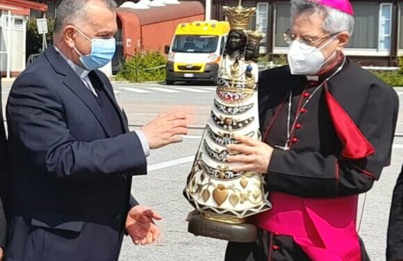 Arrivata all’aeroporto di Lamezia la Madonna di Loreto