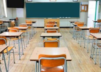 Camigliatello Silano. Un gruppo di mamme accende i riflettori sulla scuola. Piera Chimenti: «Non chiediamo la chiusura, ma la possibilità di poter scegliere la Dad». Appello per Spirlì