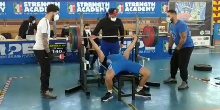 Pesistica, il cosentino Francesco De Bartolo il campione regionale di panca piana