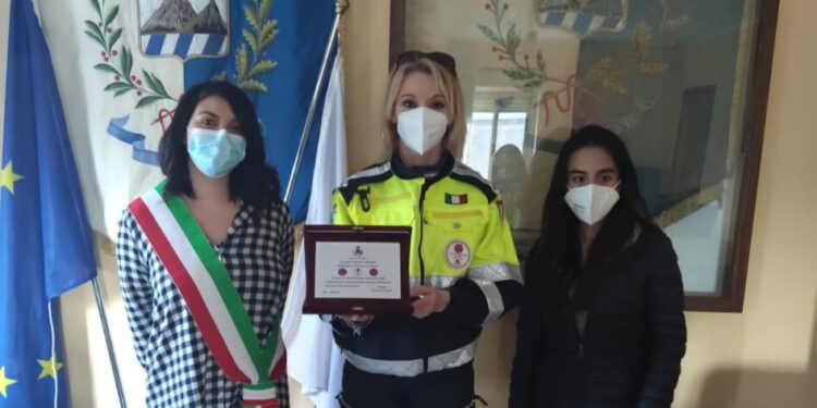 A Sellia si distribuiscono uova di Pasqua a bambini e ragazzi