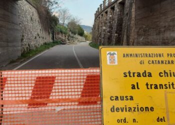 Crollo muro sulla Strada Provinciale 168/1. Il sindaco Vittorio Scerbo: “La provincia destini 50mila euro per la riapertura su singola corsia”