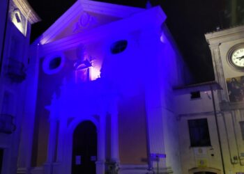 Taverna, il paese si colora di blu