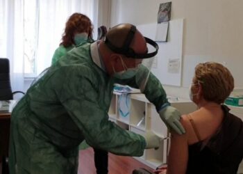 Vaccinazioni anti-covid, abilitati i medici di medicina generale