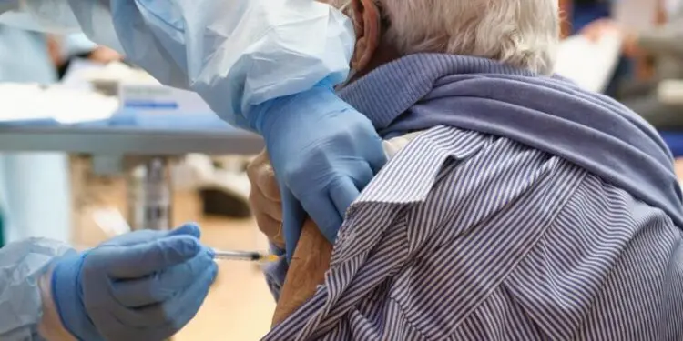 Vaccini, Calabria ancora ultima; i vaccinati over 80 sono 118mila