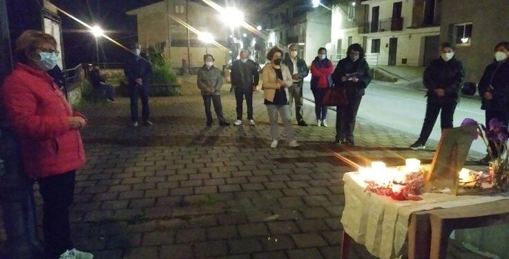 Decollatura, il Rosario come una volta nella piazzetta della frazione Adami