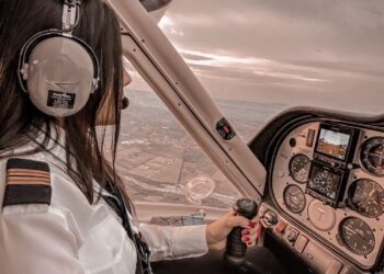 Decollatura, il sogno di Laura di diventare pilota di linea e volare nel cielo del Reventino