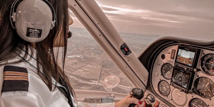 Decollatura, il sogno di Laura di diventare pilota di linea e volare nel cielo del Reventino