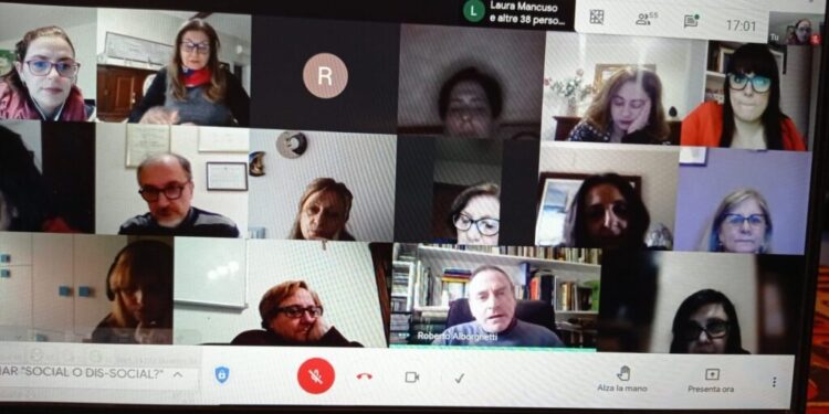 Social o dis-social? / 2 giornate di aggiornamento docenti all’Omnicomprensivo di Bianchi-Scigliano