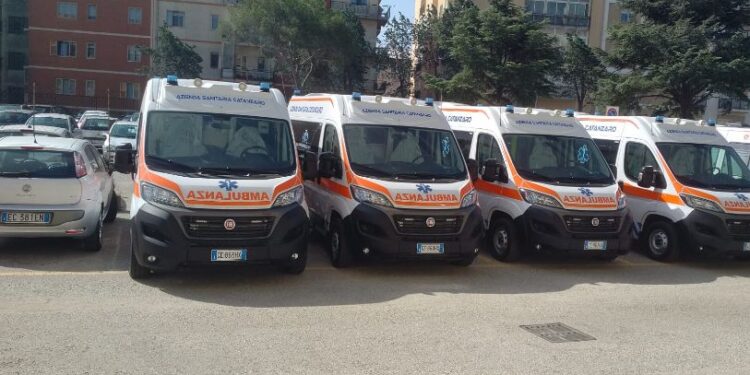 Asp Catanzaro: consegnate al SUEM 118 le prime 6 nuove ambulanze