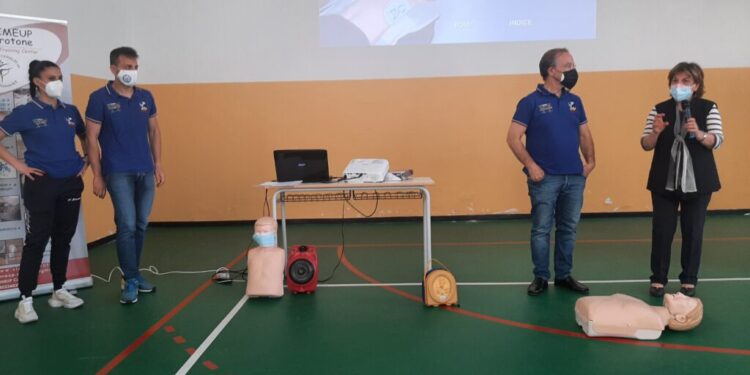 Botricello, corso di alta formazione sull’uso del defibrillatore