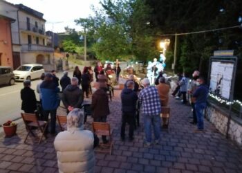 A Decollatura si è chiuso il mese mariano con la Messa celebrata nella piazzetta di Adami