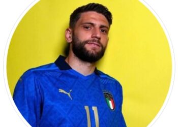 Berardi: il calciatore calabrese trascina l’Italia con il compagno del Sassuolo Locatelli