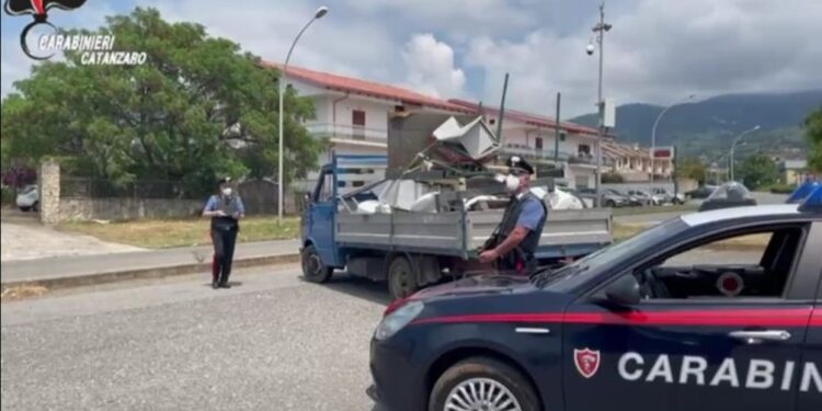Rifiuti, operazione “Quarta Chiave”: sequestri e arresti a Lamezia nel campo Rom di Scordovillo