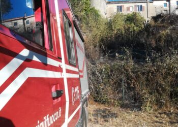 Motta Santa Lucia incendio domato dai volontari del distaccamento dei vigili del fuoco di Martirano Lombardo