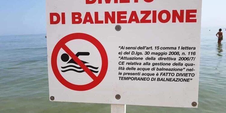 Balneazione, due punti non conformi a Nocera Terinese. Escherichia coli fuori norma