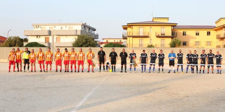 “Memorial Tonino Corasaniti”, a Davoli con le “Vecchie glorie” del Catanzaro la magia del calcio che fu