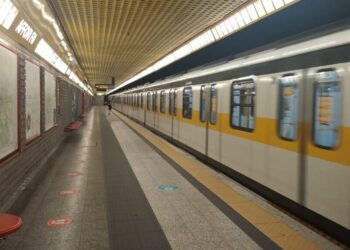 La frenesia della metropolitana a Milano e la “prescia” che non c’è della littorina in Calabria
