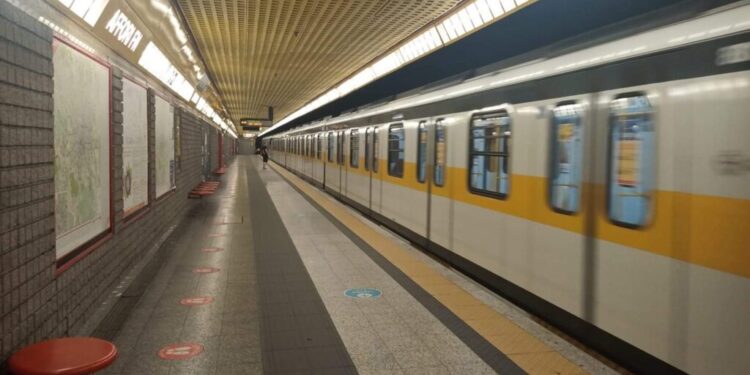 La frenesia della metropolitana a Milano e la “prescia” che non c’è della littorina in Calabria