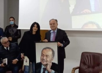 L’icona Nicola Gratteri interpretata dalla pittrice Rossana De Fazio